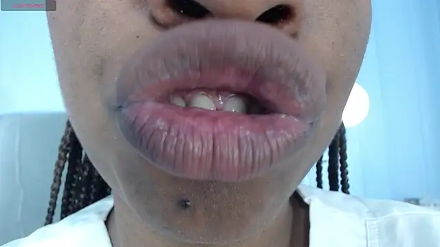 Snapshot of NatashaSilver chatting on September 16, 2025, 1:12 pm NatashaSilver online show from September 16, 2025, 1:12 pm