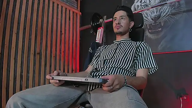 DimitriDeluxe online show from November 8, 2025, 7:50 pm