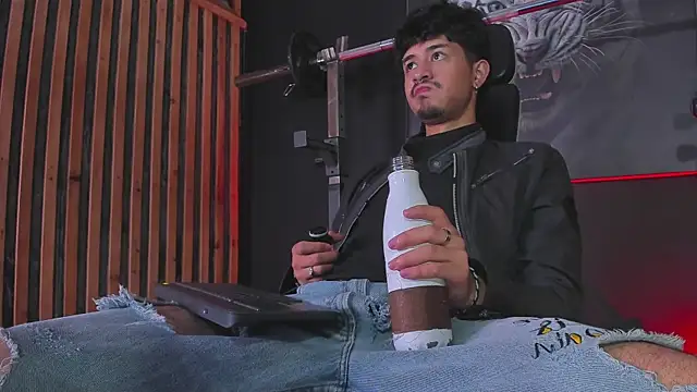 DimitriDeluxe online show from November 12, 2025, 7:51 pm