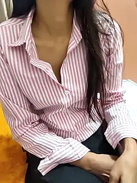 Snapshot of Shalu_G chatting on February 5, 2026, 2:51 am Shalu G online show from February 5, 2026, 2:51 am