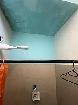 Snapshot of Alexitho25 chatting on December 17, 2025, 10:15 pm Alexitho25 online show from December 17, 2025, 10:15 pm