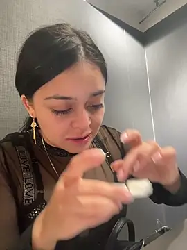 Snapshot of Emily_Rivers_ chatting on November 21, 2025, 1:21 pm Emily Rivers online show from November 21, 2025, 1:21 pm