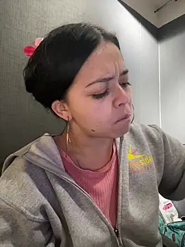 Snapshot of Emily_Rivers_ chatting on October 31, 2025, 1:08 pm Emily Rivers online show from October 31, 2025, 1:08 pm