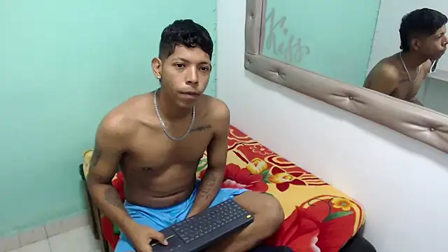 Snapshot of kloe_matias chatting on September 20, 2025, 2:05 am kloe matias online show from September 20, 2025, 2:05 am