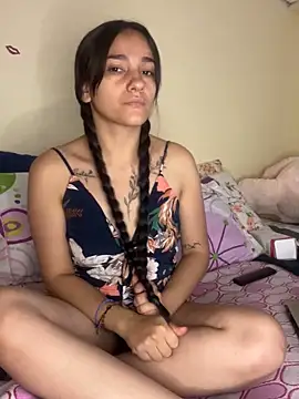 Snapshot of MiaRousexxx_ chatting on September 17, 2025, 8:33 pm MiaRousexxx online show from September 17, 2025, 8:33 pm