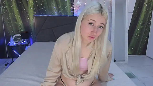 HollyTailors online show from February 17, 2026, 6:11 am