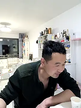 huanhuanaaaaa online show from April 8, 2026, 12:17 pm