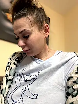 iSelena online show from January 19, 2026, 9:24 am