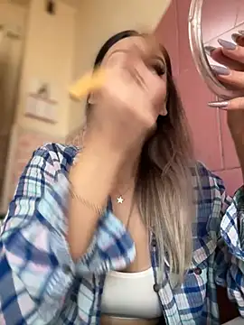 iSelena online show from November 4, 2025, 6:39 am