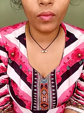 Rose-luckey online show from April 28, 2026, 3:38 pm