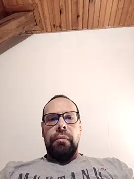 Snapshot of calofarru chatting on February 12, 2026, 11:21 am calofarru online show from February 12, 2026, 11:21 am