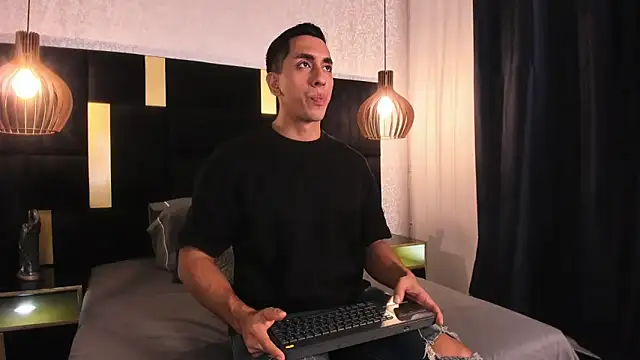 Lucio  Fox online show from April 14, 2026, 11:59 am