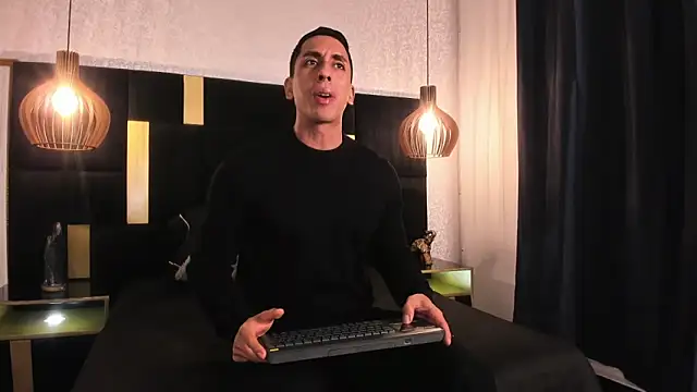 Lucio  Fox online show from April 18, 2026, 11:56 am