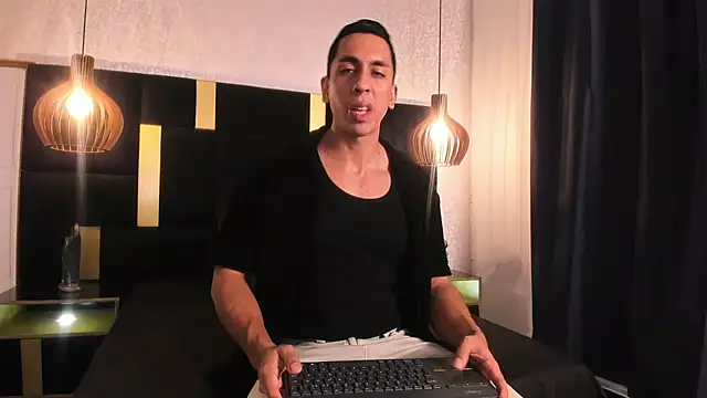 Lucio  Fox online show from April 21, 2026, 12:01 pm