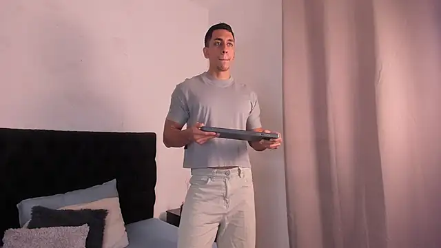 Snapshot of Lucio__Fox chatting on November 12, 2025, 11:47 am Lucio Fox online show from November 12, 2025, 11:47 am