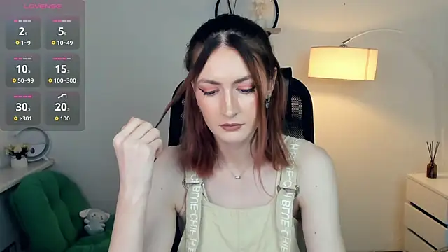 Snapshot of EasterBlink chatting on November 28, 2025, 9:31 am EasterBlink online show from November 28, 2025, 9:31 am