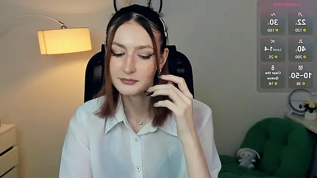 Snapshot of EasterBlink chatting on November 15, 2025, 11:47 am EasterBlink online show from November 15, 2025, 11:47 am