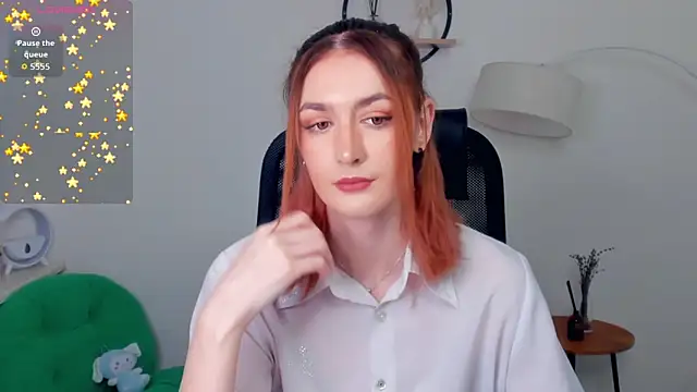 Snapshot of EasterBlink chatting on December 20, 2025, 10:18 am EasterBlink online show from December 20, 2025, 10:18 am