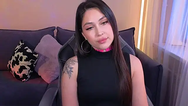 Snapshot of CarolineGuthrie chatting on June 7, 2026, 4:01 pm CarolineGuthrie online show from June 7, 2026, 4:01 pm