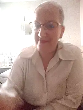 Feelineducentre online show from November 9, 2025, 3:49 pm