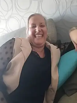 Feelineducentre online show from October 11, 2025, 1:12 pm