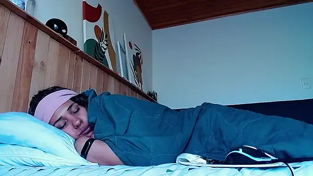 Snapshot of IVONNE_COLLINS33 chatting on November 8, 2025, 9:18 pm IVONNE COLLINS33 online show from November 8, 2025, 9:18 pm