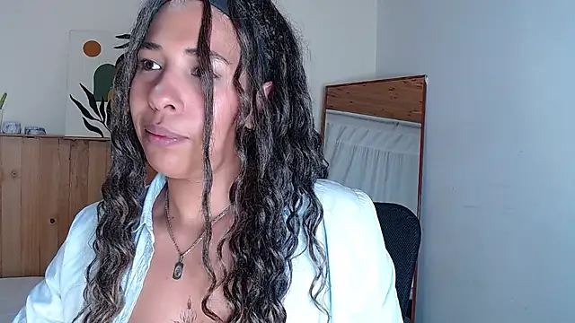 Snapshot of IVONNE_COLLINS33 chatting on October 17, 2025, 9:12 am IVONNE COLLINS33 online show from October 17, 2025, 9:12 am