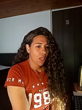 Snapshot of IVONNE_COLLINS33 chatting on November 3, 2025, 12:53 pm IVONNE COLLINS33 online show from November 3, 2025, 12:53 pm