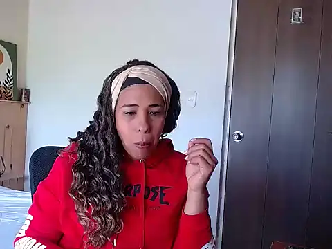 Snapshot of IVONNE_COLLINS33 chatting on September 23, 2025, 5:42 pm IVONNE COLLINS33 online show from September 23, 2025, 5:42 pm