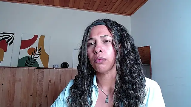 Snapshot of IVONNE_COLLINS33 chatting on October 14, 2025, 10:53 pm IVONNE COLLINS33 online show from October 14, 2025, 10:53 pm