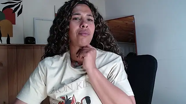 Snapshot of IVONNE_COLLINS33 chatting on October 23, 2025, 3:49 am IVONNE COLLINS33 online show from October 23, 2025, 3:49 am