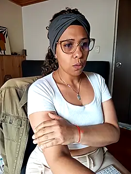 Snapshot of IVONNE_COLLINS33 chatting on November 26, 2025, 4:29 pm IVONNE COLLINS33 online show from November 26, 2025, 4:29 pm