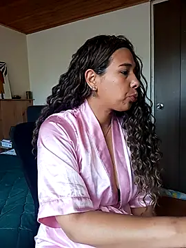 Snapshot of IVONNE_COLLINS33 chatting on November 29, 2025, 3:56 pm IVONNE COLLINS33 online show from November 29, 2025, 3:56 pm