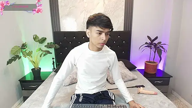 OnlyJos online show from November 4, 2025, 7:39 pm