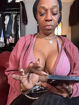 Kennady Buxum Goddess online show from December 2, 2025, 1:06 am