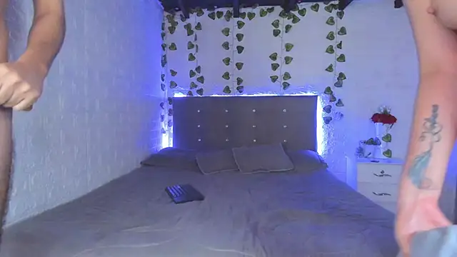 andyxraven  online show from February 2, 2026, 3:27 am