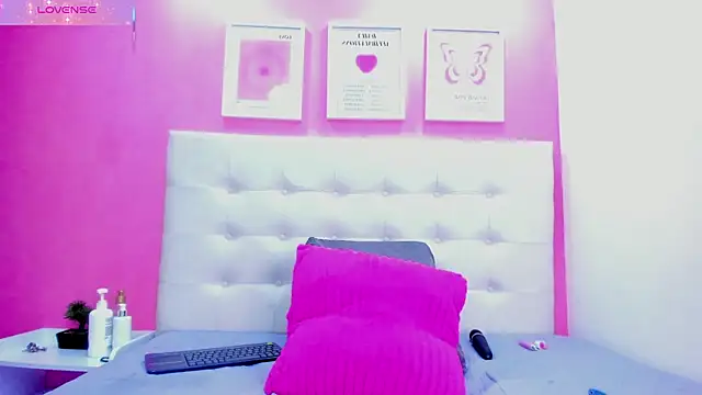 Macarena 05 online show from April 21, 2026, 1:42 am