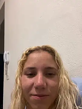 Snapshot of Bruna551 chatting on December 14, 2025, 11:32 pm Bruna551 online show from December 14, 2025, 11:32 pm