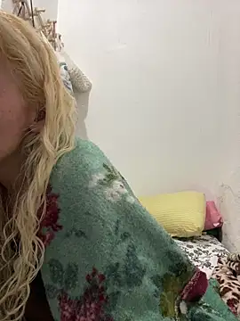 Snapshot of Bruna551 chatting on March 13, 2026, 4:28 am Bruna551 online show from March 13, 2026, 4:28 am