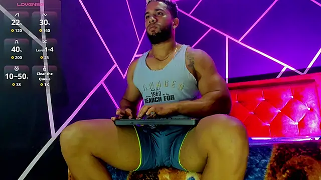 Snapshot of Massimo_Cruz chatting on December 15, 2025, 2:12 pm Massimo Cruz online show from December 15, 2025, 2:12 pm