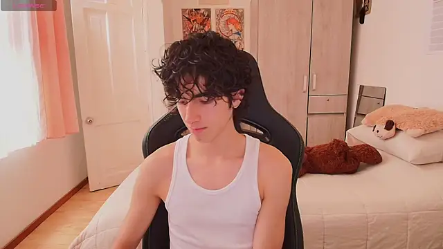 Nude Boy18 online show from April 18, 2026, 7:40 pm