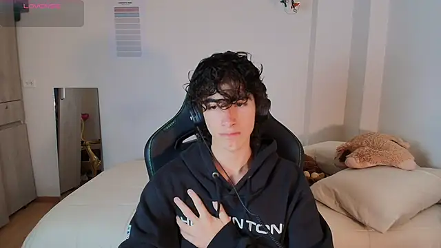 Nude Boy18 online show from February 26, 2026, 10:10 pm