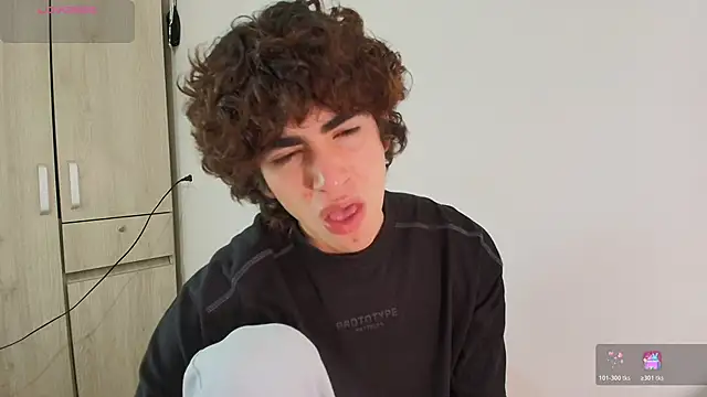 Nude Boy18 online show from November 9, 2025, 1:09 am