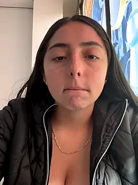 Snapshot of Dulce_1408 chatting on November 16, 2025, 9:08 pm Dulce 1408 online show from November 16, 2025, 9:08 pm