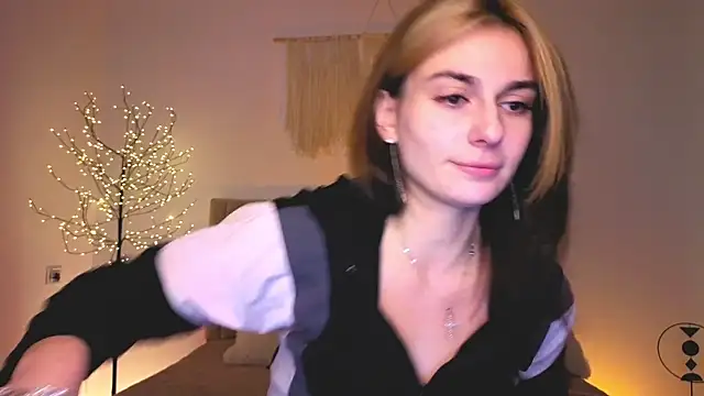 Little mia   online show from March 24, 2026, 10:21 pm