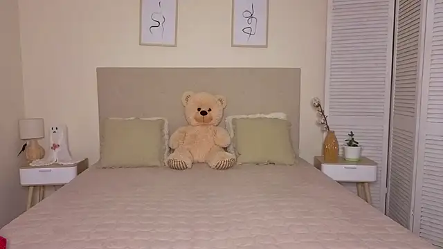 Little mia   online show from November 24, 2025, 10:32 pm