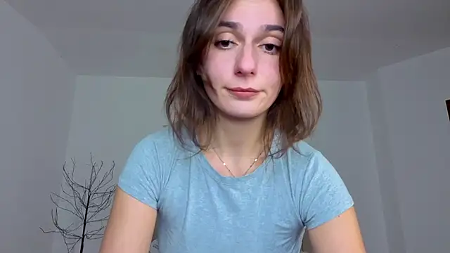 Little mia   online show from November 26, 2025, 9:48 pm