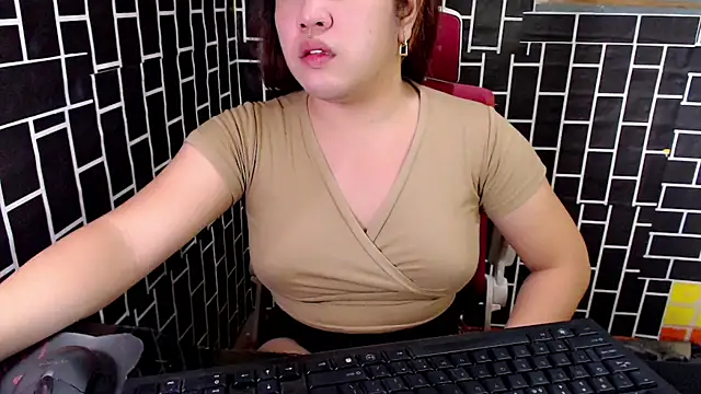 Snapshot of xUrDreamSlutWhore chatting on September 12, 2025, 2:12 am xUrDreamSlutWhore online show from September 12, 2025, 2:12 am