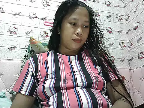 Snapshot of Pilipinalyn23 chatting on July 4, 2026, 8:21 am Pilipinalyn23 online show from July 4, 2026, 8:21 am