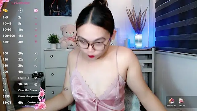  Jenniyah  online show from December 3, 2025, 4:46 am